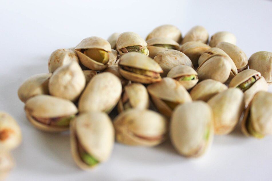 what are the nutritional value of pistachio nuts